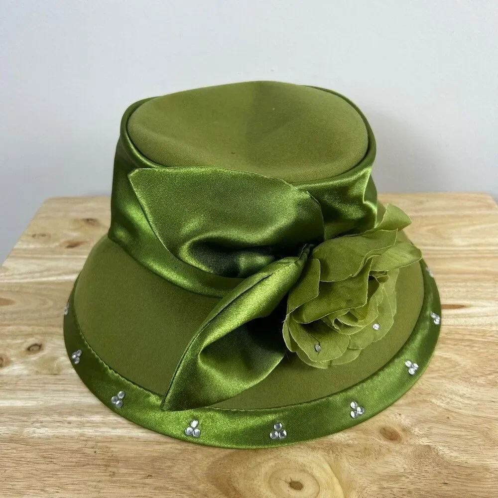 Vintage Style Green Wool Felt Church Hat Rhinestone Flower Detail Bucket Cloche
